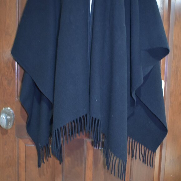 Black Cape Open Poncho Fringe Bottom One Size Cozy Fall Winter Layer - Picture 4 of 6